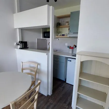 Apartment Bel Avec Parking, Face A La *
