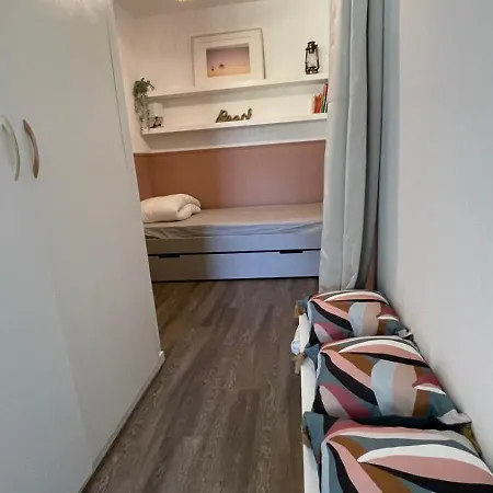 Bel Avec Parking, Face A La